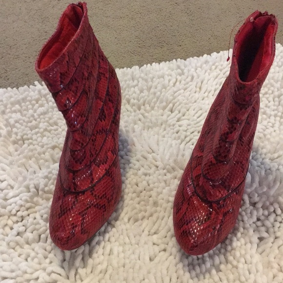 Boston design red snake skin boots size 7 women’s - Picture 3 of 8